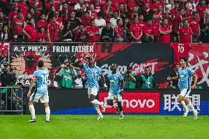 定海神针!马马杜全场数据:1进球10解围+90%传球成功率,评分8.4